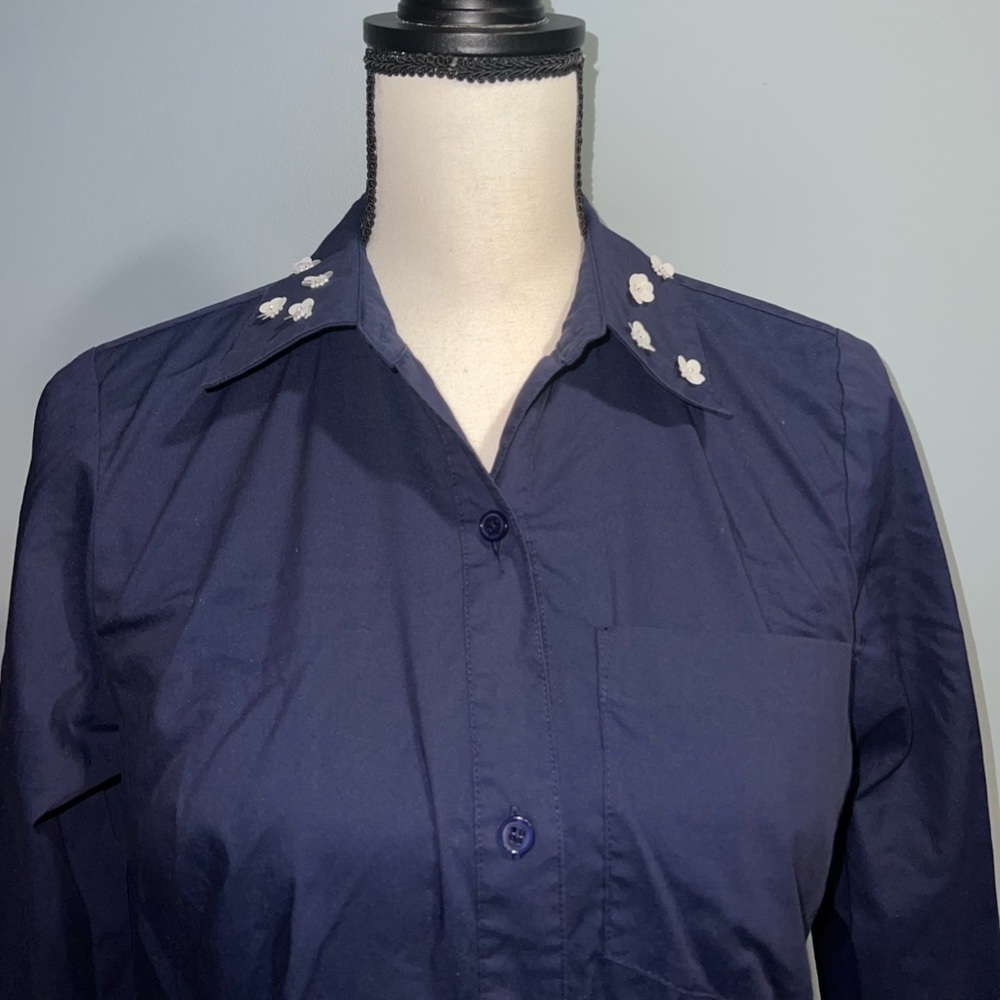 Michael kors- Navy button up top with white flowers - Picture 2 of 8